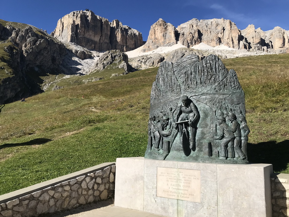 โดโลไมท์ "Monument to Fausto Coppi"